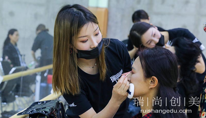 不同領域的云顶官网唯一官方网站師收入對比，看看誰最高？